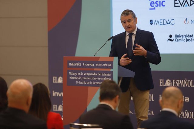 El consejero de la Presidencia, Interior, Diálogo Social y Simplificación Administrativa, Antonio Sanz, durante su intervención