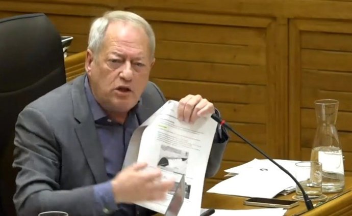 Aurelio Martín, concejal de Medio Ambiente y Movilidad del Ayuntamiento de Gijón, durante su intervención en el Pleno Municipal