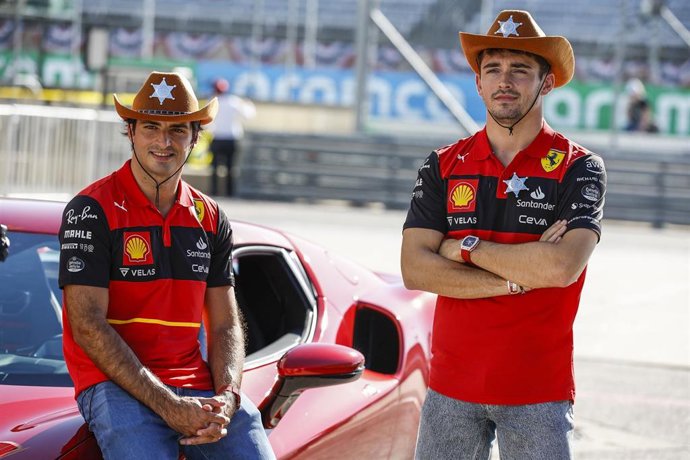 Carlos Sainz junto a Charles Leclerc en la previa del Gran Premio de los Estados Unidos