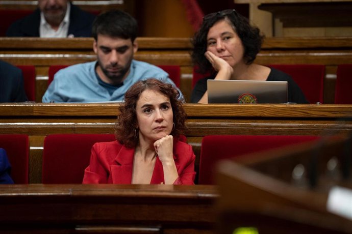 La consejera de Justicia, Derechos y Memoria de la Generalidad de Cataluña, Gemma Ubasart, en una sesión de control en el Pleno del Parlament, a 19 de octubre de 2022, en Barcelona, Cataluña (España). Aragons y el Govern se enfrentarán a la sesión de c