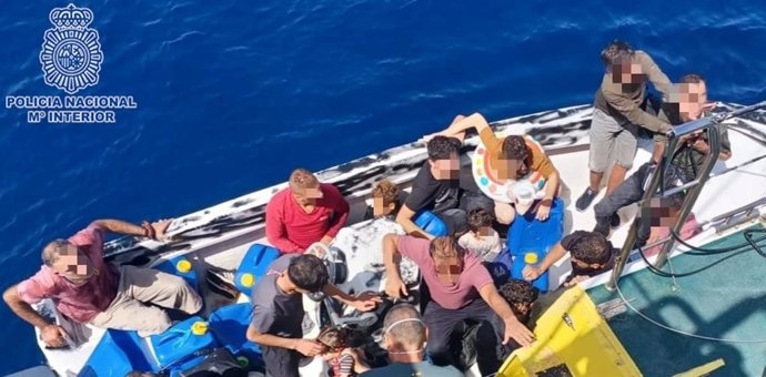 Nota De Prensa 21 10 2022 *** La Policía Nacional Detiene A Tres Personas En Cartagena Por Tráfico De Seres Humanos ***