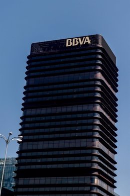 Archivo - Fachada de la torre del banco de Bilbao, a 31 de julio de 2022, en Madrid (España). Castellana 81 (anteriormente Torre BBVA o Torre del Banco de Bilbao) es un edificio diseñado por el arquitecto español Sáenz de Oiza. El proyecto es el ganador