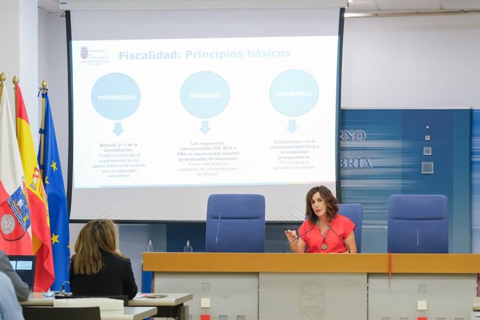 La consejera de Economía y Hacienda, Ana Belén Álvarez, presenta la propuesta fiscal del Gobierno de Cantabria