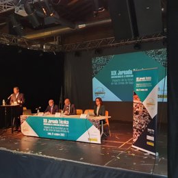 Mesa  inaugural de las jornada técnicas de movilidad que se celebran en León.