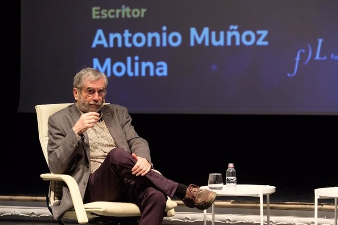 Muñoz Molina inaugura el 2 de noviembre el I Festival del Libro en Lengua Española en el marco de la FLS