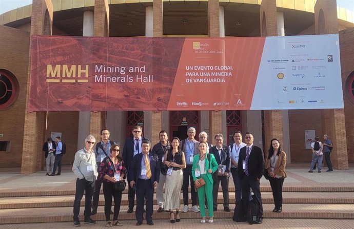 Foto Y Nota De Prensa: La Junta Organiza Un Encuentro Comercial Internacional Con Agentes De 10 Países En El Certamen De Minería Mining And Minerals Hall