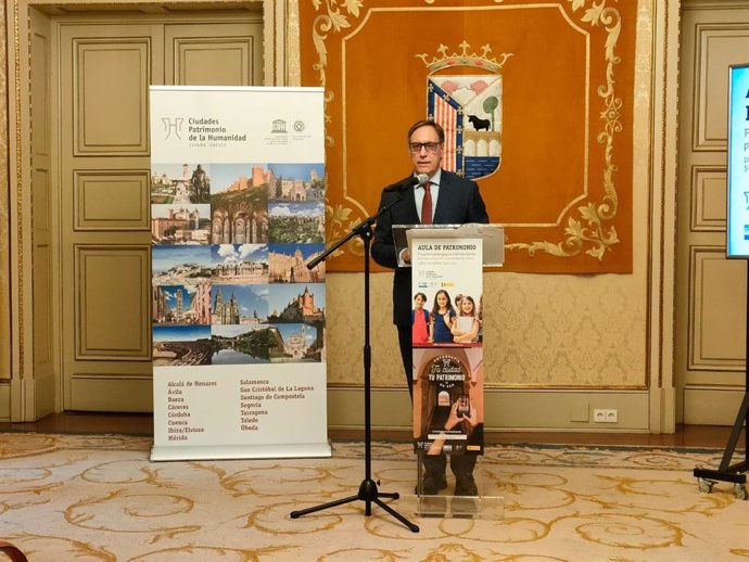 El presidente del GCPE y alcalde de Salamanca, Carlos García Carbayo, en la presentación de 'Aula Patrimonio'.