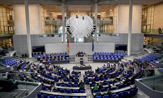 21 October 2022, Berlin: Members of parliament attend a plenary session in the Bundestag. Photo: Britta Pedersen/dpa