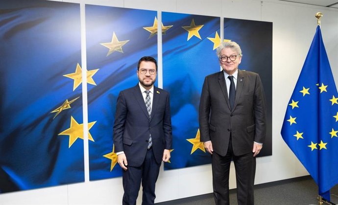 El president de la Generalitat, Pere Aragons, i el comissari europeu de Mercat Interior, Thierry Breton, en una reunió a Brusselles