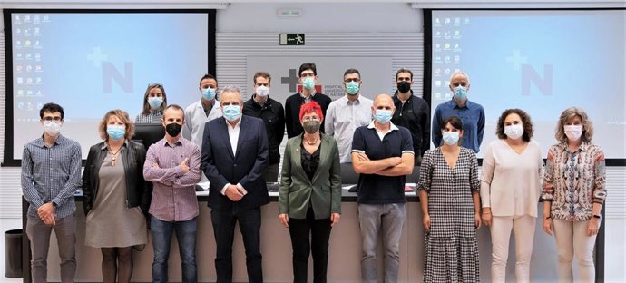 La consejera de Salud, Santos Induráin, junto al resto de participantes en la jornada