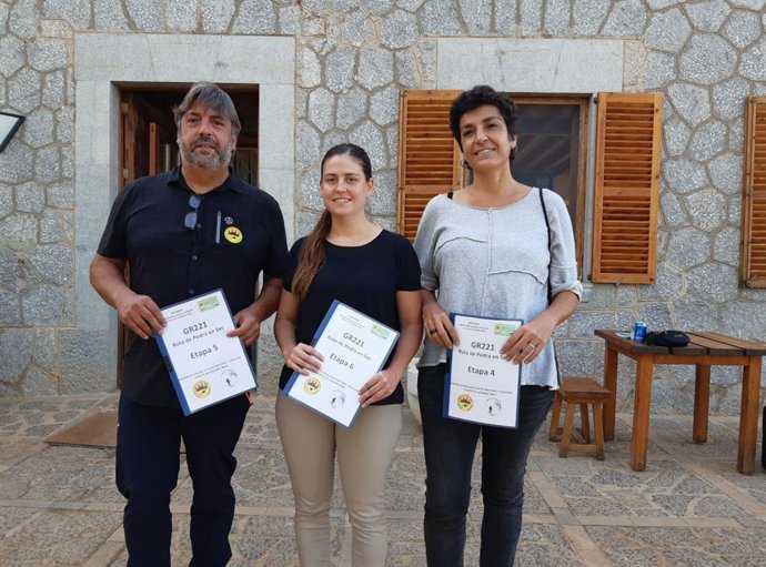 El presidente de la Federación Balear de Montañismo y Escalada, Xisco Fanals, la consellera insular de Sostenibilidad y Medio Ambiente, Aurora Ribot, y la directora insular de Medio Ambiente, Inmaculada Férriz.