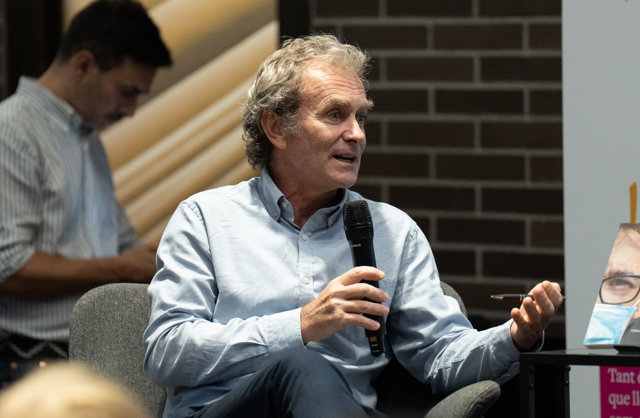 El director del Centro de Coordinación de Alertas y Emergencias Sanitarias, Fernando Simón, en la presentación del libro ‘El año de la pandemia’, en la Casa del Llibre