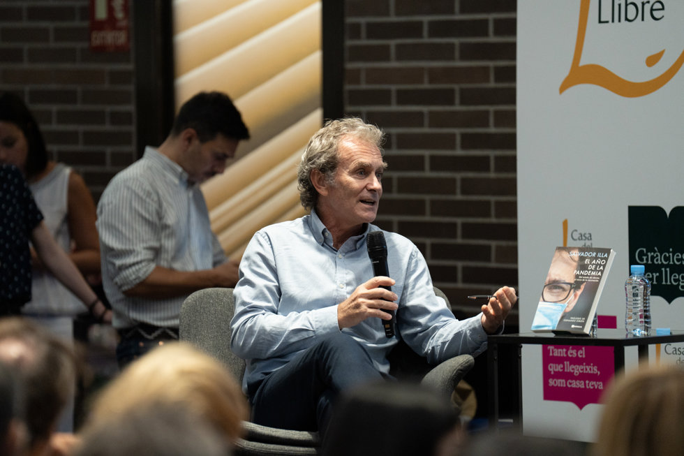 El director del Centro de Coordinación de Alertas y Emergencias Sanitarias, Fernando Simón, en la presentación del libro El año de la pandemia, en la Casa del Llibre