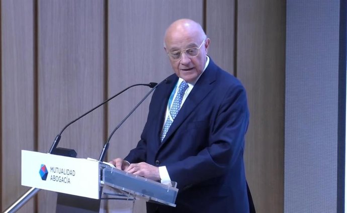 El presidente de Banco Sabadell, Josep Oliu, durante su intervención en el Encuentro Económico-Asegurador organizado por Mutualidad de la Abogacía en Madrid, a 21 de octubre de 2022.