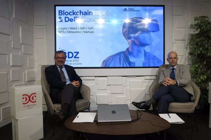 El director general de Feria Zaragoza, Rogelio Cuairán, y el presidente de Blockchain Aragón, Daniel Labeaga, informan sobre el Blockchain & DeFi Congress, BDZ 2022.