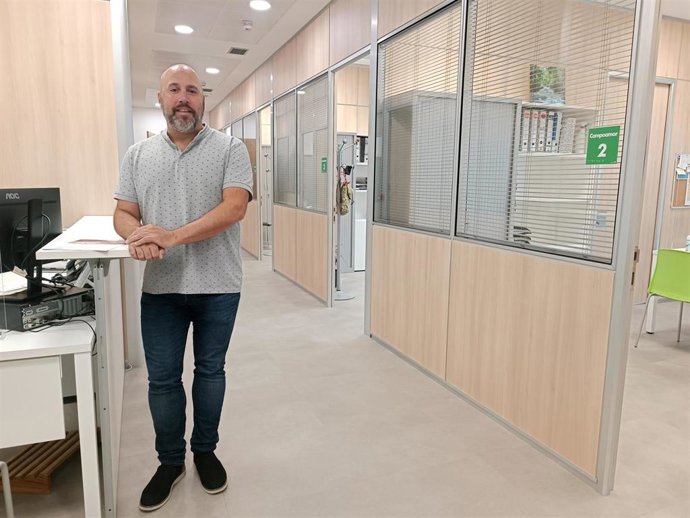 El concejal de Acción Social de Barakaldo, Mikel Antizar, en el nuevo centro.