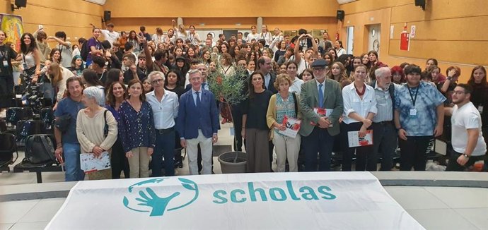 El delegado de Desarrollo Educativo, Formación Profesional, Universidad, Investigación e Innovación en Sevilla, Miguel Ángel Araúz, en las jornadas organizadas en el IES Murillo.