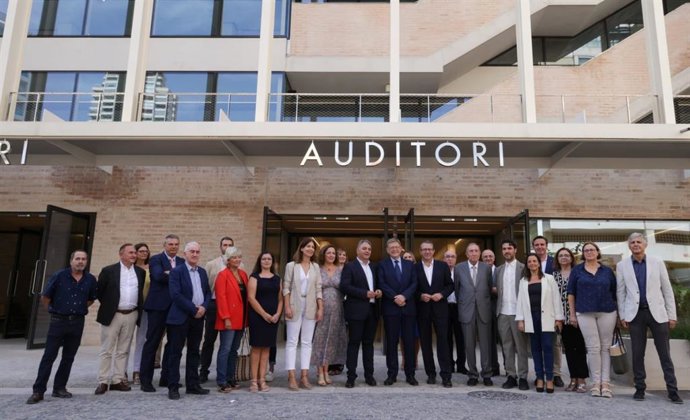 Ximo Puig visita el Centro Cultural de Benidorm