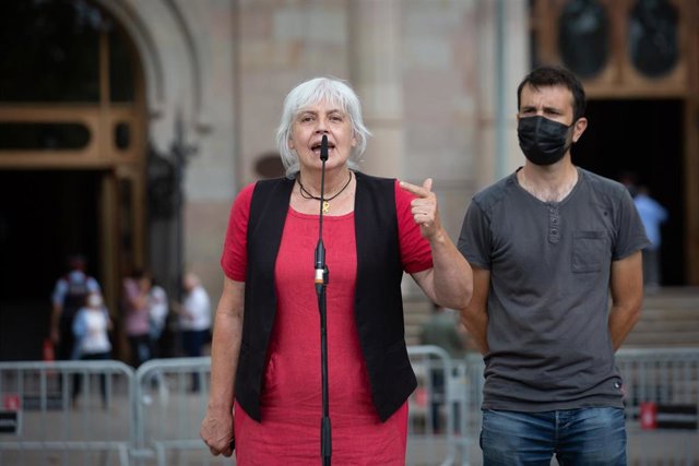 Archivo - La líder de la CUP en el Parlament, Dolors Sabater, en declaraciones a periodistas ante el Tribunal Superior de Justícia de Catalunya (TSJC), a 15 de septiembre de 2021, en Barcelona