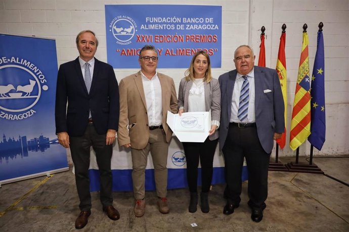 El alcalde de Zargoza, Jorge Azcón, en la entrega de los premios 'Amigos y alimentos', en la sede del Banco de Alimentos en Mercazaragoza
