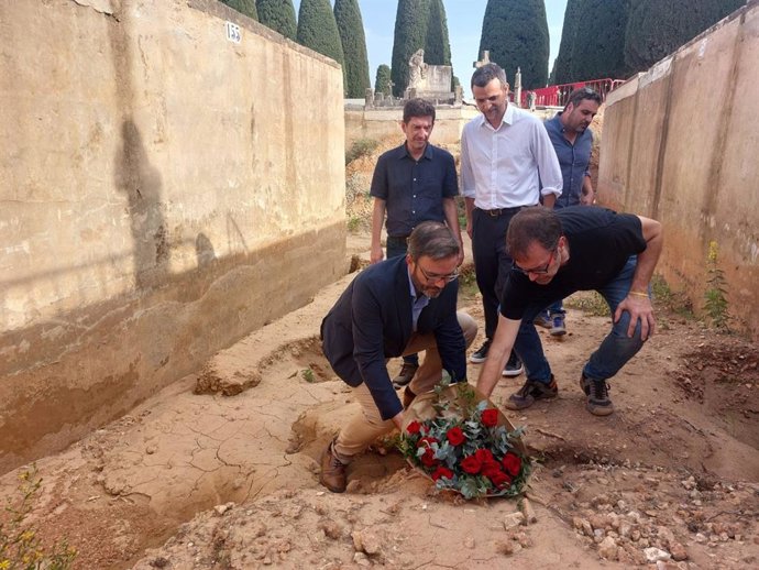 El alcalde de Palma, José Hila, durante su visita a Son Coletes.