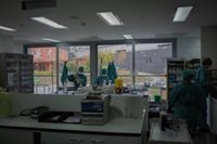 El número de pacientes en UCI por Covid-19 se estabiliza en la última semana en España, pero se notifican 75 fallecidos