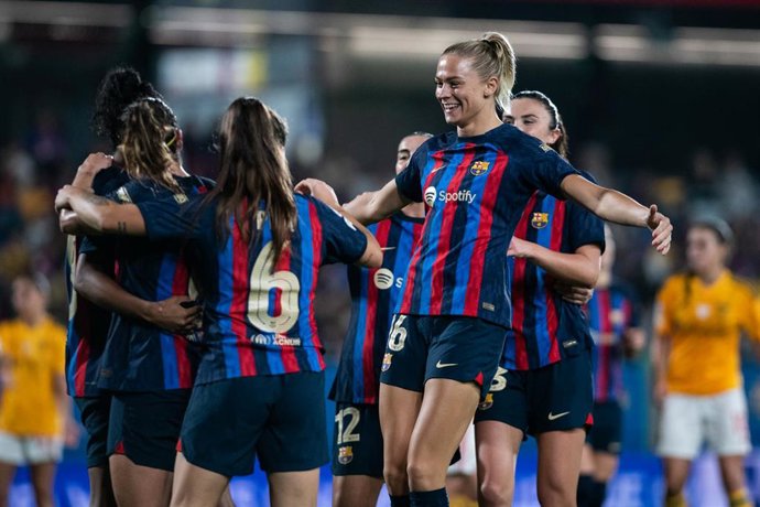 Las jugadoras del FC Barcelona celebran uno de sus goles ante el Benfica en la Liga de Campeones