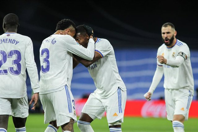 Archivo - Karim Benzema (Real Madrid) celebra un gol ante el Sevilla en LaLiga Santander 2021-2022.