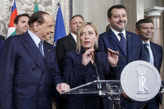 Silvio Berlusconi, Giorgia Meloni y Matteo Salvini, tras reunirse con el presidente de Italia, Sergio Mattarella