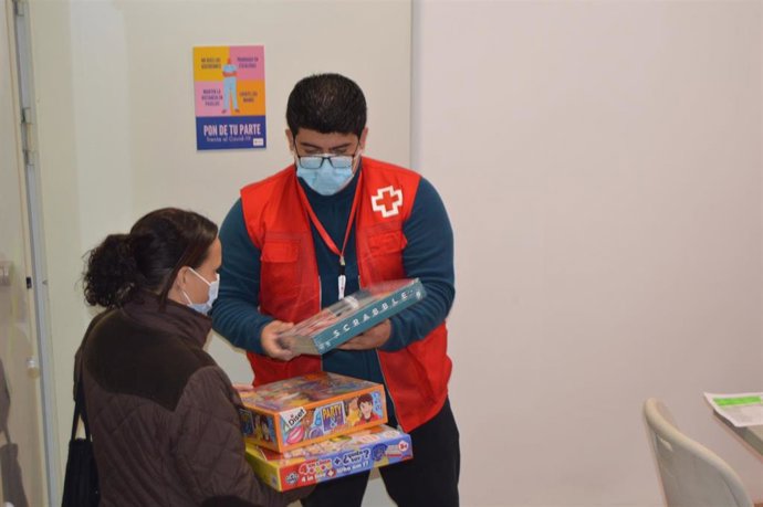 Una imagen de la anterior campaña de entrega de juguetes de Cruz Roja.