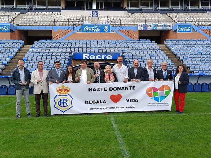La Coordinación de Trasplantes de Huelva  y el Recre renuevan la campaña para promover la donación de órganos y tejidos.