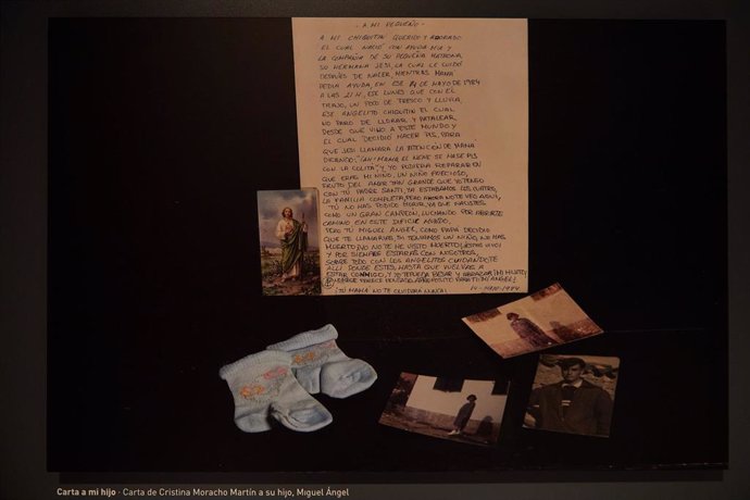 Un fragmento de la exposición 'Duerma en ti... Maternidades robadas en España (1939-1999)'