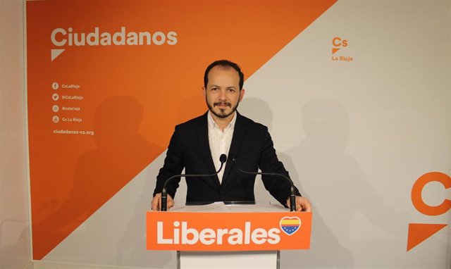 Archivo - El portavoz de Cs Pablo Baena en comparecencia de prensa