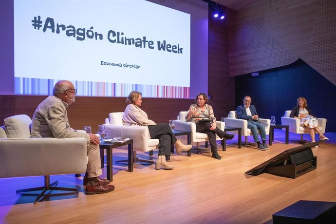 La secretaria de Transición Energética y Cambio Climático de Podemos Aragón, Marta de Santos, en la Aragón Climate Week.