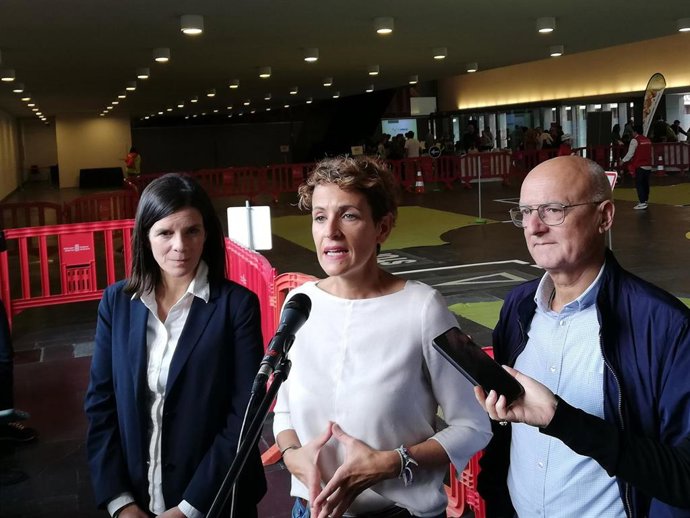 La presidenta del Gobierno de Navarra, María Chivite, con el consejero de Cohesión Territorial, Bernardo Ciriza