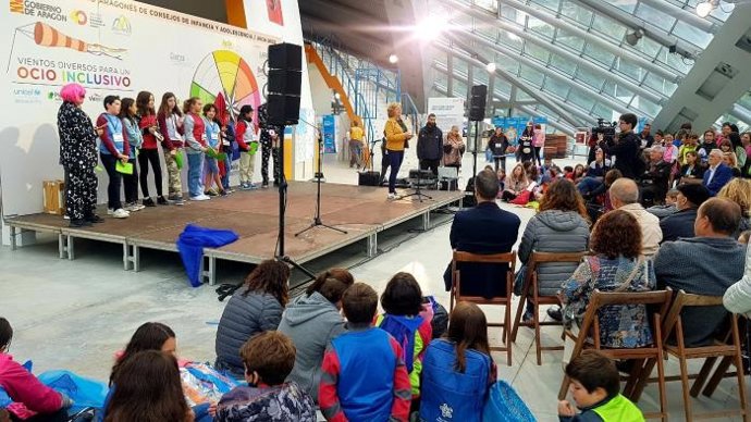 Más de cien niños, niñas y adolescentes, procedentes de 22 consejos, se dan cita para hablar de ocio inclusivo.