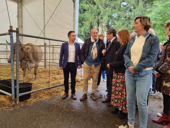 Aliaga inaugura la Feria de Otoño de Biescas.