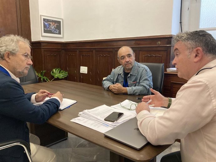 Encuentro del equipo de Gobierno de Cádiz y la Real Academia Provincial de Bellas Artes