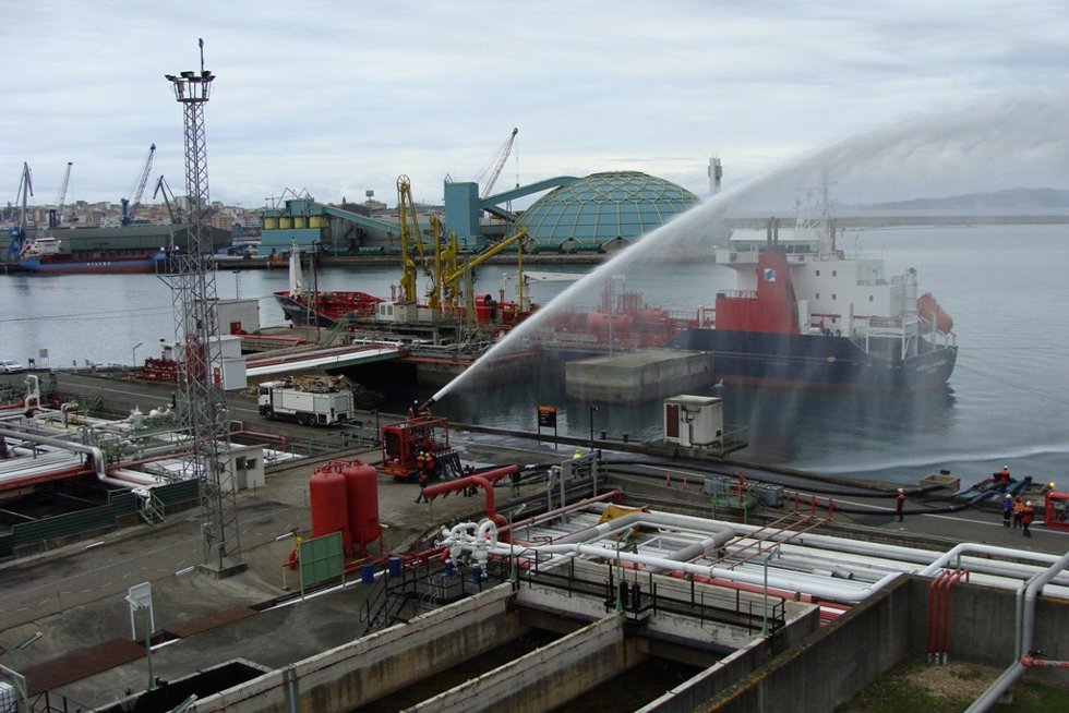 Archivo - Refinería de Repsol en A Coruña
