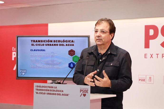 Guillermo Fernández Vara en la sede del PSOE en Mérida en la clausura del I Diálogo para la Transición Ecológica 'El Ciclo Urbano del Agua'.