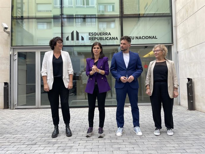 La secretria general adjunta i portaveu d'ERC, Marta Vilalta; el portaveu d'ERC al Congrés dels Diputats, Gabriel Rufián; la portaveu d'ERC al Senat, Mireia Corts; i l'eurodiputada republicana, Diana Riba, en declaracions als mitjans