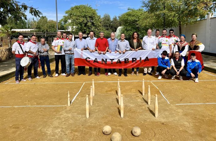 Jornada de bolos organizada por la Casa de Cantabria en Sevilla, con la asistencia del vicepresidente regional, Pablo Zuloaga