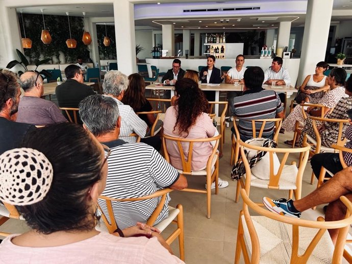 Prohens se reúne en Formentera con afectados por la normativa de Costas que genera "inseguridad jurídica"