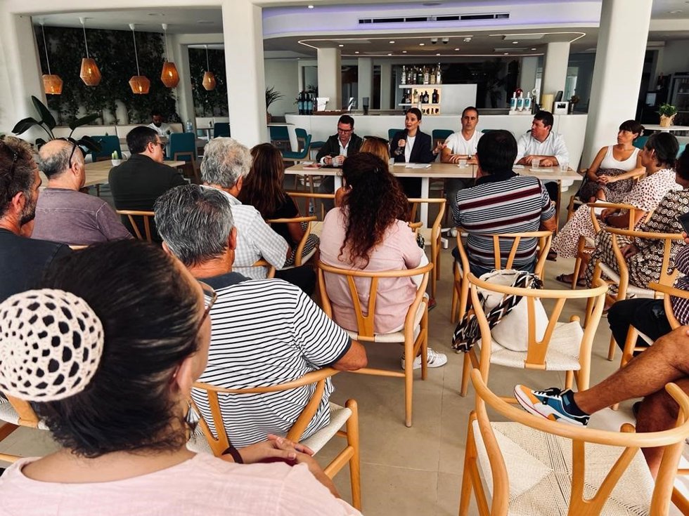 Prohens se reúne en Formentera con afectados por la normativa de Costas que genera "inseguridad jurídica"
