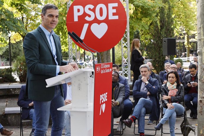 El presidente del Gobierno y secretario general del PSOE, Pedro Sánchez, interviene en un acto público en Espacio Cultural la Alameda de Soria