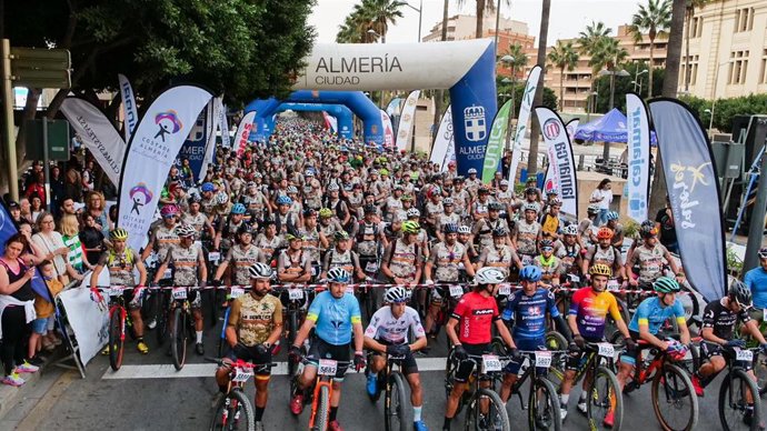 Los primeros en tomar la salida en La Desértica de Almería de esta edición de 2022 han sido los ciclistas.