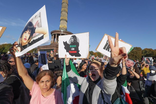 Irán Unas 80000 Personas Se Manifiestan En Alemania En Solidaridad Con Las Protestas En Irán 9421