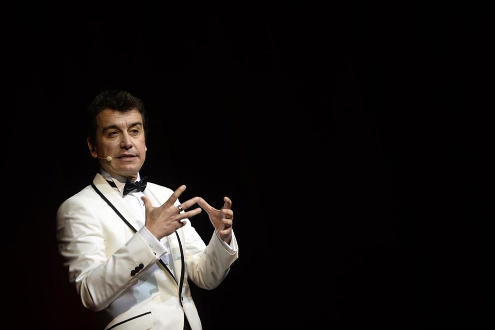 El actor Javier Veiga presenta la gala de la 67 edición de la Semana Internacional de Cine de Valladolid.