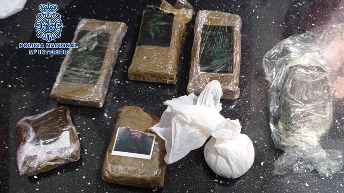 Nota De Prensa "La Policía Nacional Desarticula En Málaga Un Punto De Venta Al Menudeo De Cocaína, Hachís Y Marihuana"