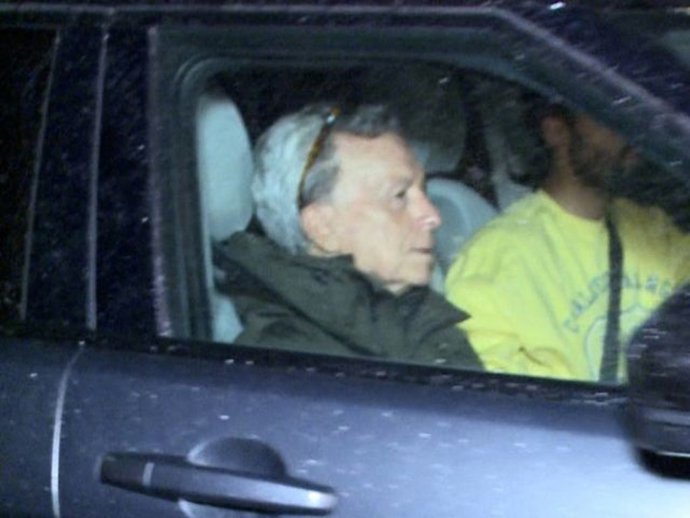 José Ortega Cano saliendo de casa de Gloria Camila